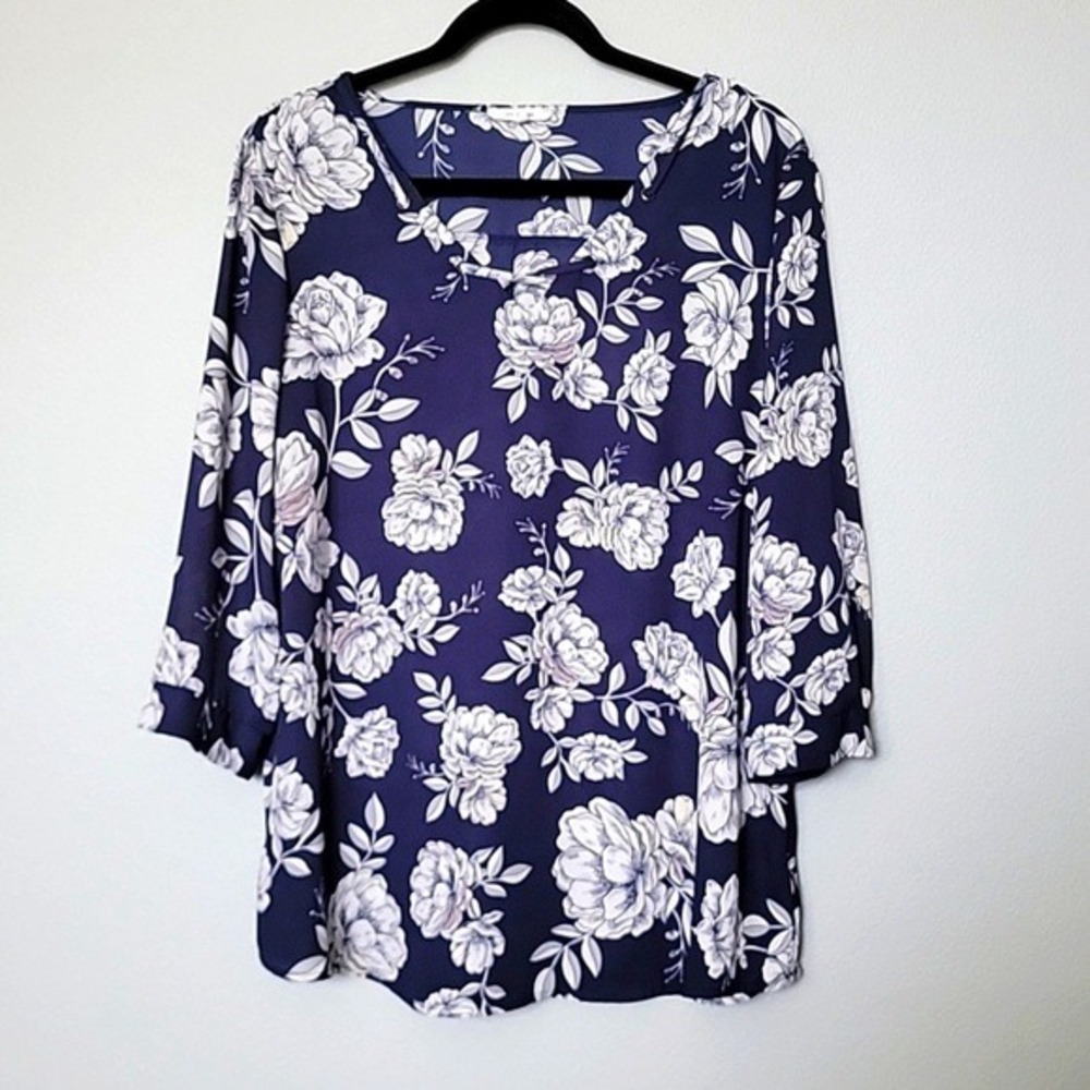 Maurices Plus Size 0X Blue Floral 3/4 Sleeve Lightweight Strappy Chest Blouse